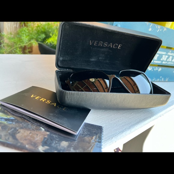 VERSACE - Picture 4 of 7